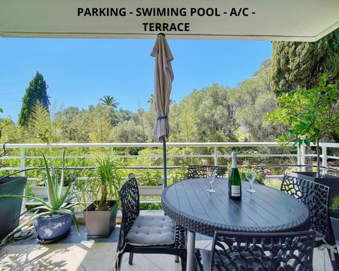 Lumineux 3 chambres TERRASSE PISCINE PARKING A3B134