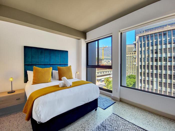 Luxurious hotel-type living couples retreat- pool