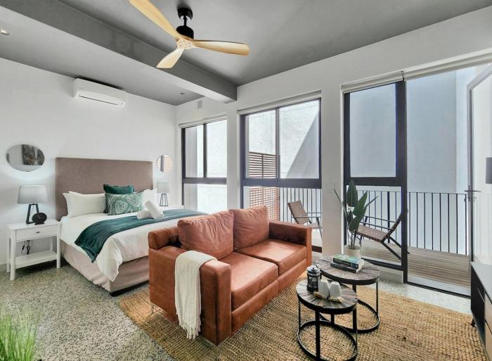 Trendy, secure, private balcony, Wifi & Smart TV