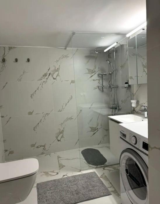 Modern Glyfada Apartment Sleeps 6, 5min Walk to Beach