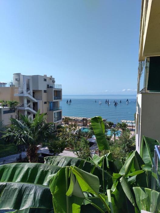 Dolche Vita 2, Banana Tree Stay