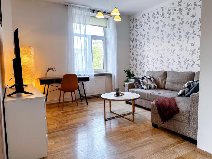 10 min to Old Town - Free Parking - Work Station