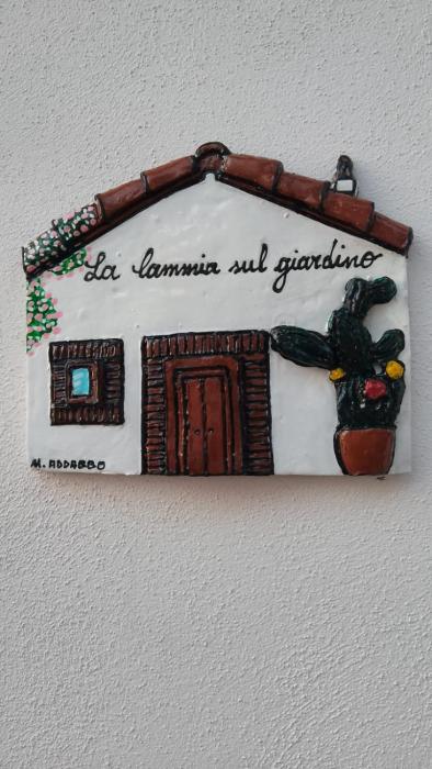 La lammia sul giardino