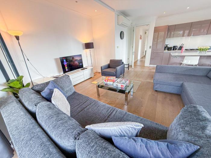 Promo Rate - 3BDR Apt with Balcony & Lift near London Bridge, Borough Market & The Shard by NourNest Apartments
