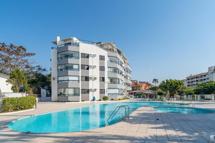 C183 Lindo apto em condomínio de frente para o mar