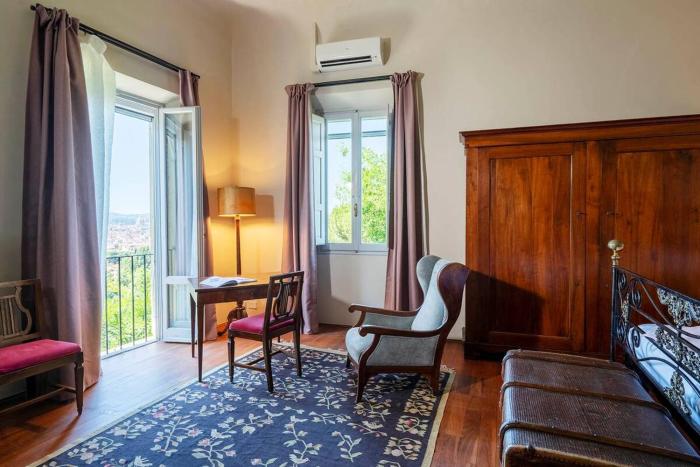 Situato sulla prima collina con vista magnifica