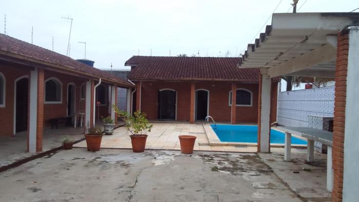 Boa vida a 300 metros da praia