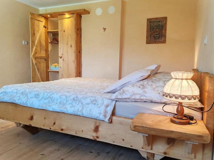 Riverdance with mountain view, garden and private parking