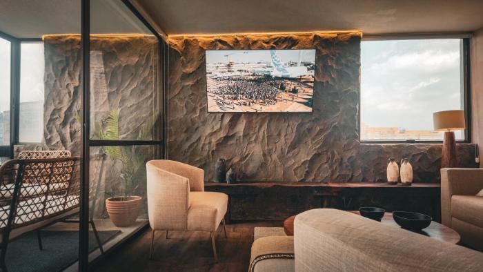 Amplio Depto Premium pasos del Parque Arauco con aire acondicionado