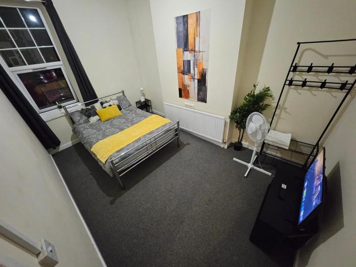 Entire 2 Bedroom Apartment City Centre & Stadium