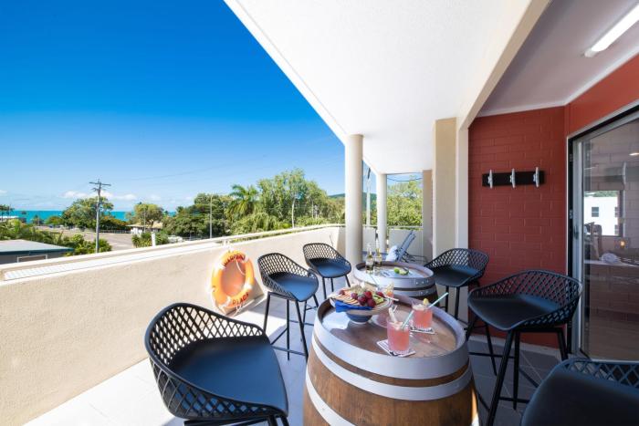 Warrens Place on Airlie