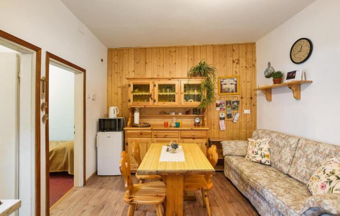 2 Bedroom Awesome Apartment In Cinte Tesino