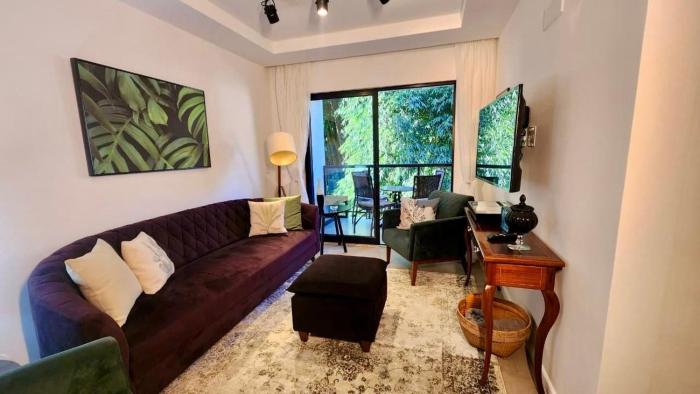 Apartamento com elevador e vaga no Cônego