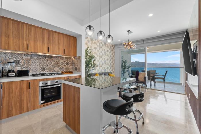 Beachfront, luxurious, with amazing view