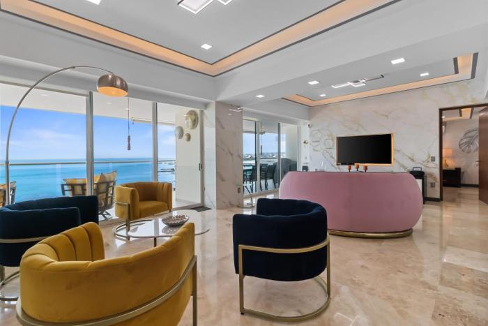 Barlovento Condos - Pools Gym & Oceanfront