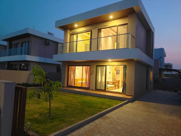 Cozy 3BHK Villa with Private Lawn in Karjat