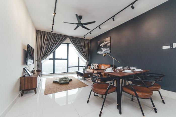 Wooden Sand MosaicSouthkey 3BR w bathtub Midvalley by Our Stay