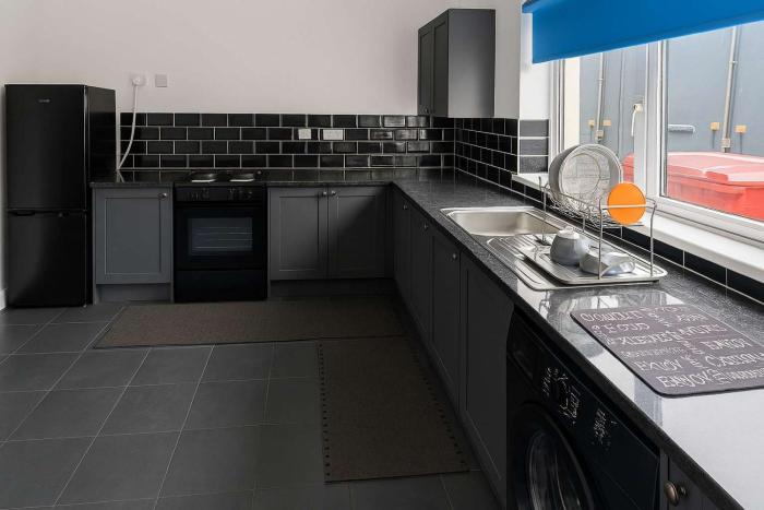 5 beds -Spacious 4-Bedroom Retreat in the Heart of Churchill- Ideal for contractors and work stays