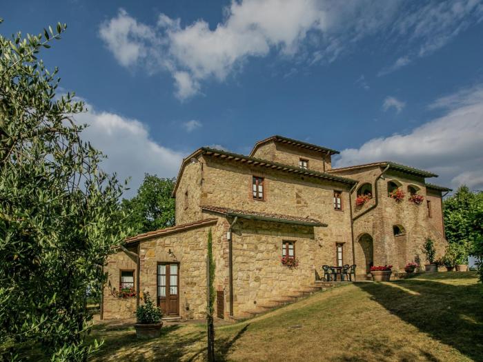 Farmhouse Montepulciano near Vineyards Pool