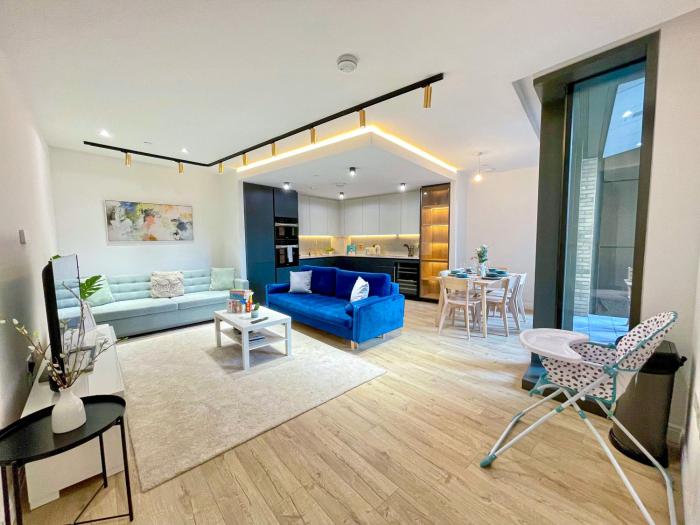 Promo Rate - Modern 2-Bed Clerkenwell Flat with Private Balcony near Farringdon, Shoreditch, Hoxton