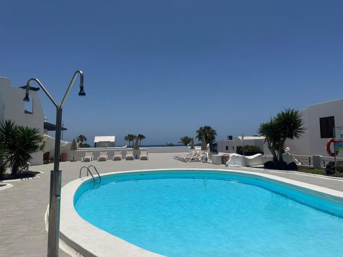 Sea view with direct access to boulevard