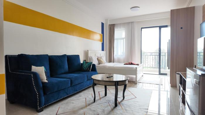 Ruaka studio apartment with a pool