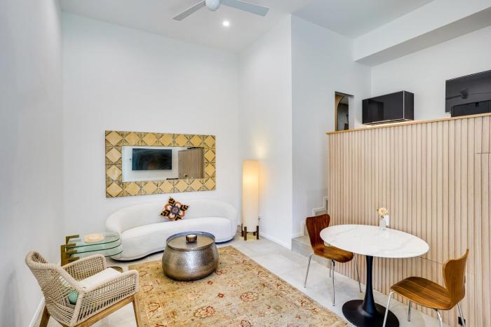 Shop, Dine and Walk to Ocean Redondo Beach Apt!