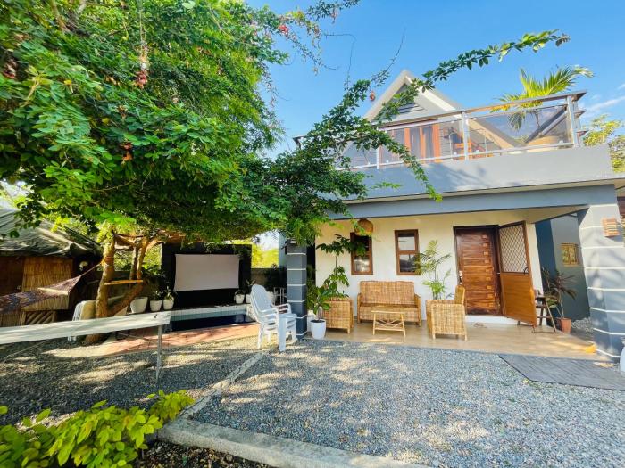 Judah-Ian Beachfront Relaxing Beachfront house with kiddie pool