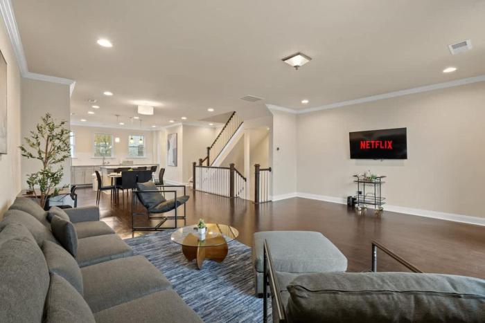 3BR Townhouse King Bed 2441 sq ft Uptown CLT