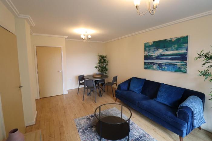 2-Bedroom Apartment with Balcony & Parking in Central Woking