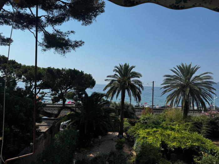 3-room apartment with sea view in Cannes