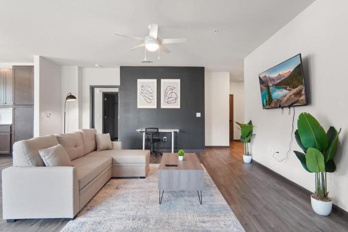 Luxe King 3 Bedroom Suite in North Raleigh NC