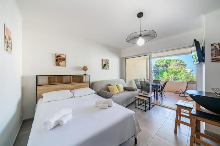 Studio rénové avec grande terrasse - Climatisation - Aperçu mer