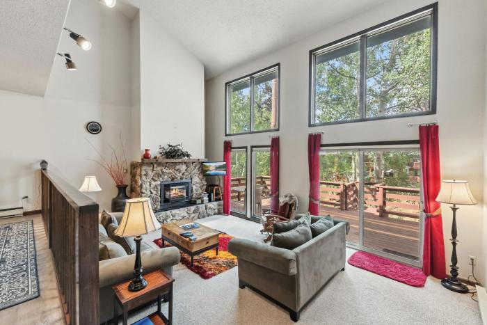 Meadow Creek Retreat Near Trails and Downtown