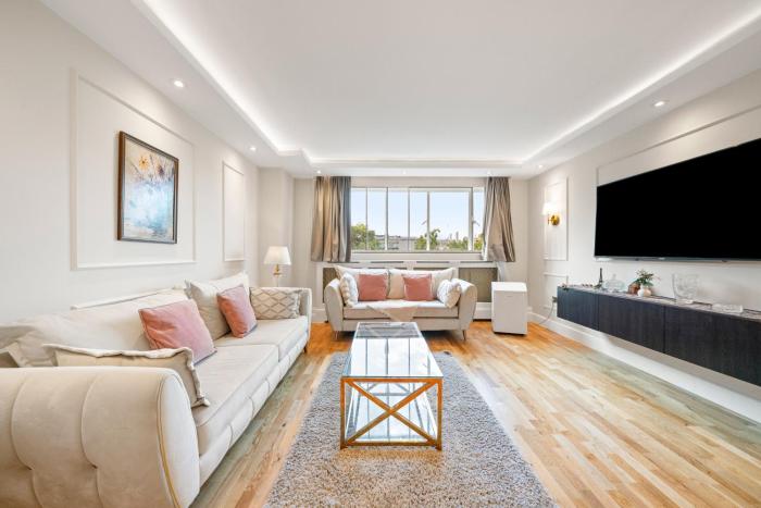 Upscale Comfort 3 Beds over Harrods Residence