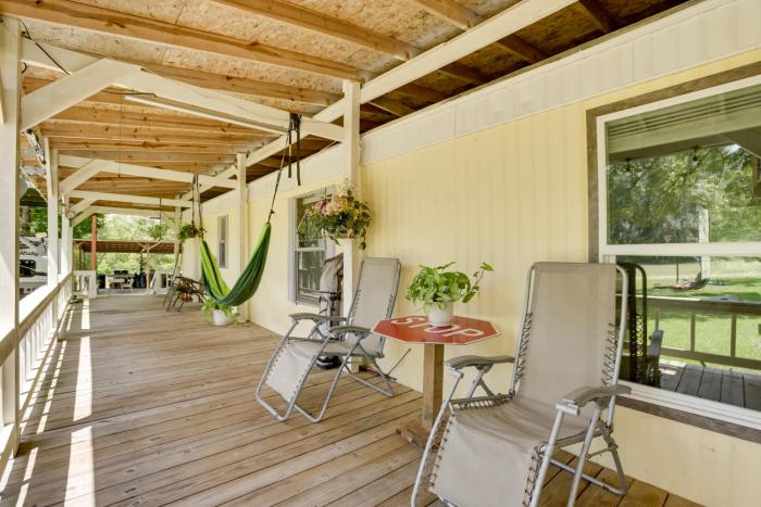 Furnished Outdoor Oasis! 22 Mi to Lake Livingston