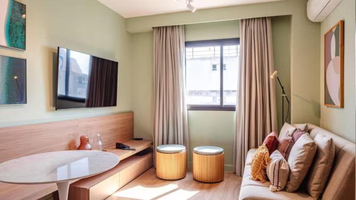 Flat a 300m do Metrô Consolação BC1505