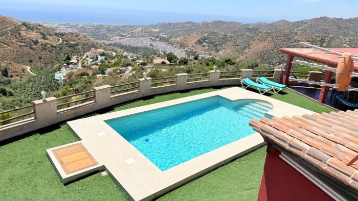 La Casa Roja Torrox 6 huéspedes y piscina privada