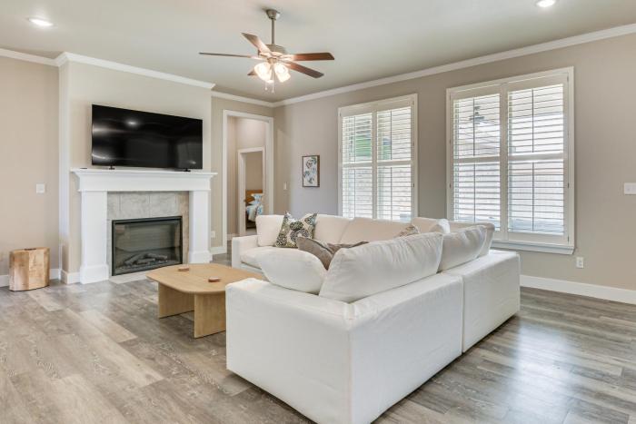 8 Mi to Texas Tech Spacious Lubbock Home