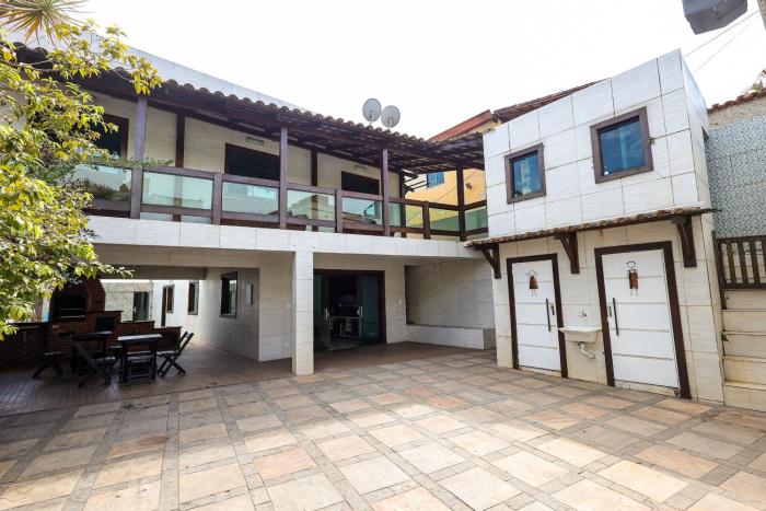 Mansão com Piscina e Área Gourmet em Venda Nova