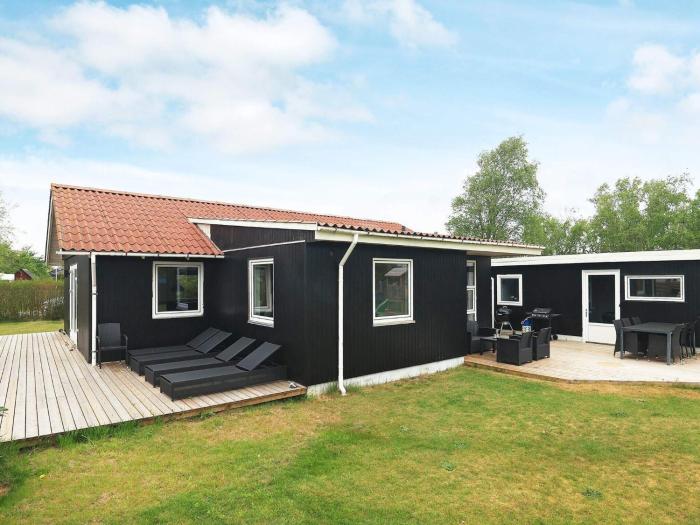 8 person holiday home in Ålbæk-By Traum