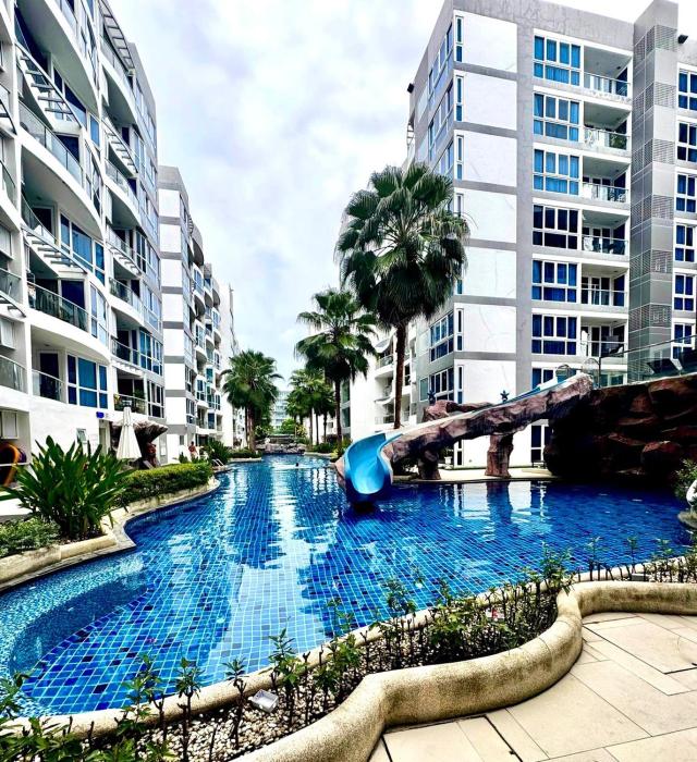 Grand Avenue Apartment