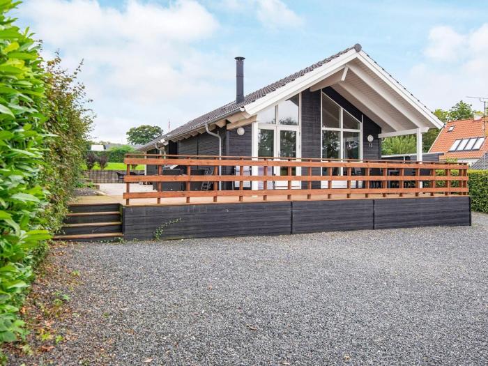 Bright Family Cottage by Kelstrup Beach