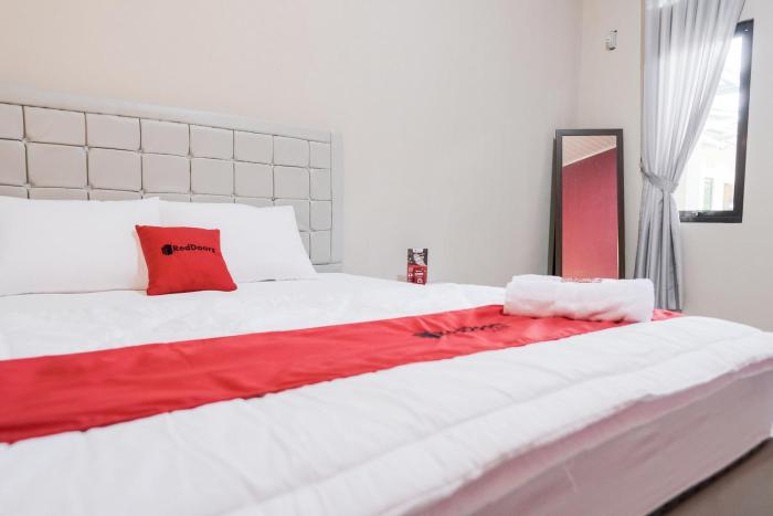 RedDoorz Syariah near Hajimena Lampung