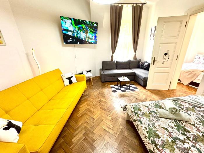 Bachelors apartment - Smoking area - Private courtyard