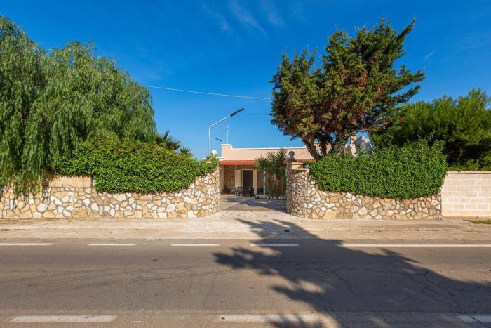 Sea La Vie by BarbarHouse