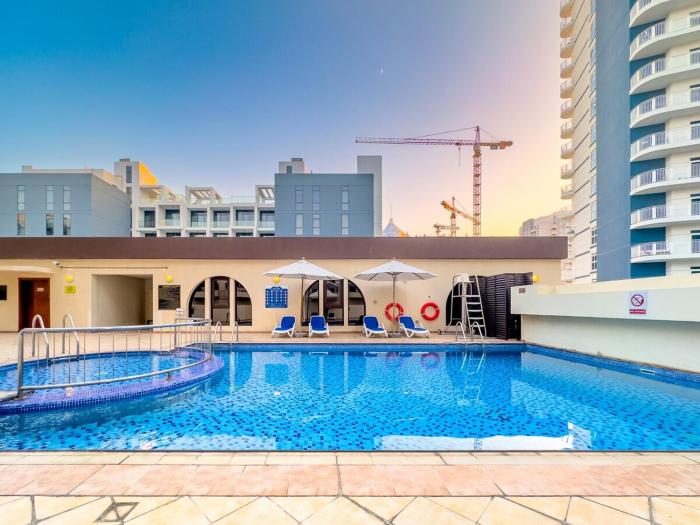 Dubai 1BR Balcony Views Near Miracle Garden