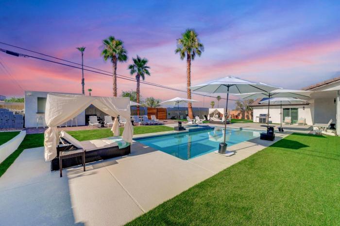 The Grand Oasis Estate - A Luxe Private Resort Near The Strip