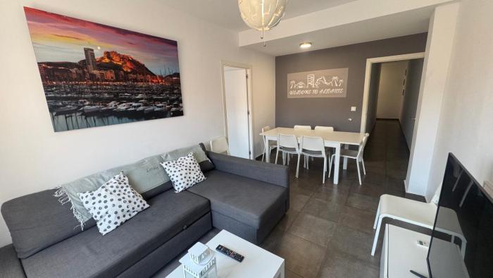 Incredible apartment for 10 in downtown Alicante By ElConserje