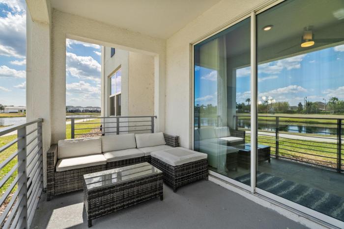 Disney Getaway Luxury Condo with Private Balcony. Book Now SLR507